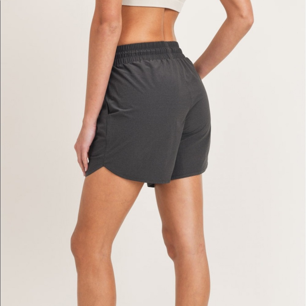 Oversized Side-Wave Active Highwaist Shorts
